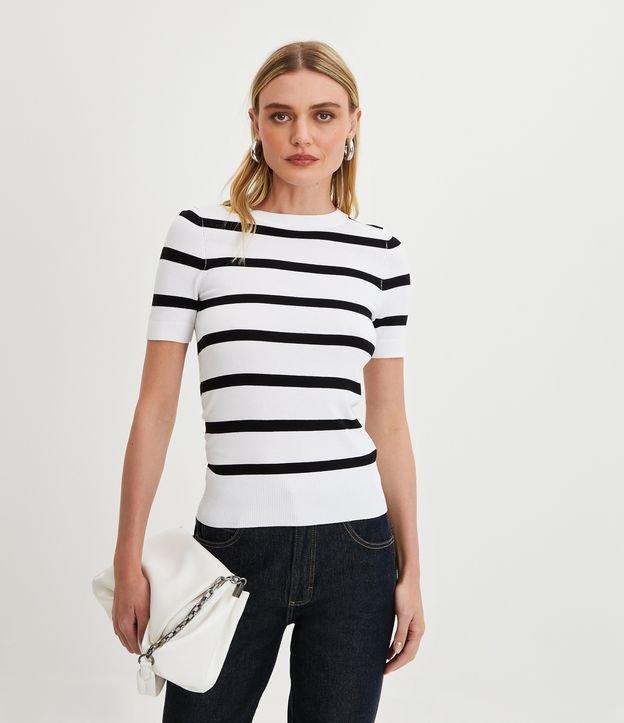 Blusa Básica Listrada em Tricô com Gola Redonda - 1