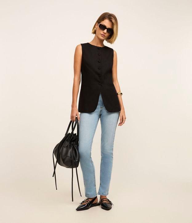 Calça Slim em Jeans com Fenda na Barra - 2