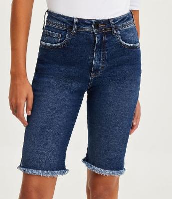 Bermuda Ciclista em Jeans com Elastano
