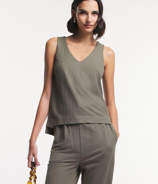 Blusa em Piquet com Decote V e Pespontos na Barra - 1