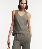 Blusa em Piquet com Decote V e Pespontos na Barra - 1