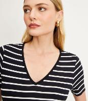 Blusa Listrada em Viscose com Decote V - 3