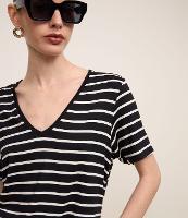 Blusa Listrada em Viscose com Decote V - 5