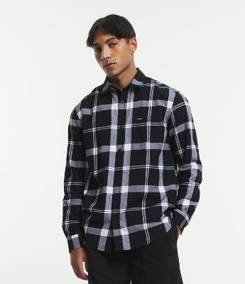Camisa em Flanela Xadrez com Bolsos e Botões Frontais