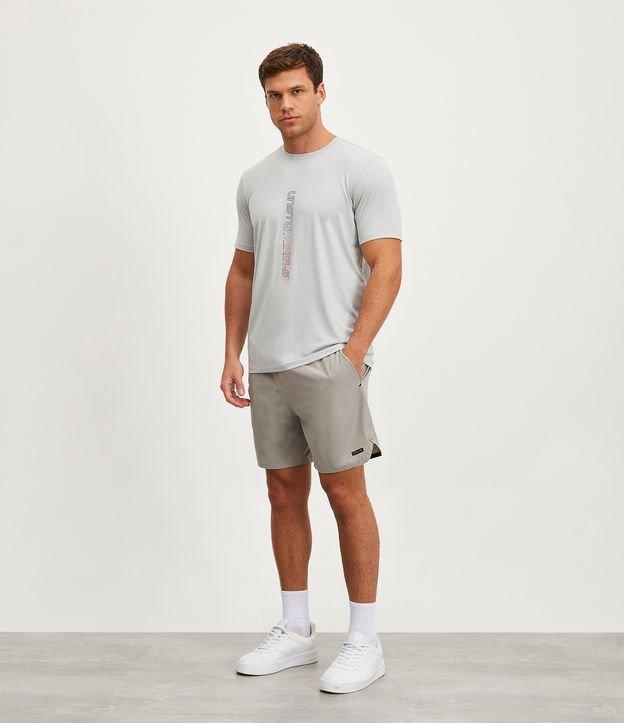 Bermuda Esportiva com Textura Bolsos e Refletivos Laterais - 1