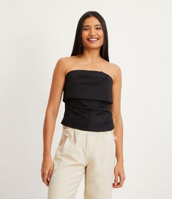 Blusa em Tricoline com Decote Tomara que Caia e Detalhe Sobreposto