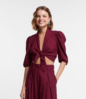 Blusa Cropped em Linho com Manga Bufante e Laço no Busto