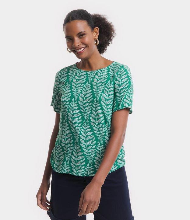 Blusa Manga Curta em Viscose com Folhagens Estampadas - 1