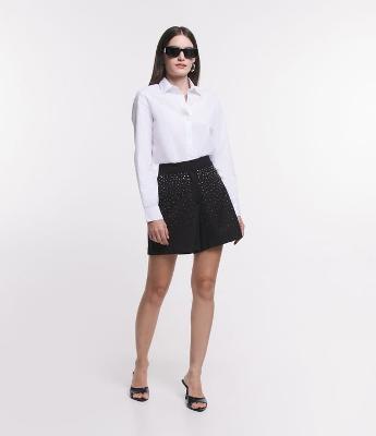 Short em Crepe com Aplicação de Strass