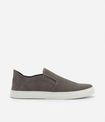 Tênis Slip On em Couro Nobuck