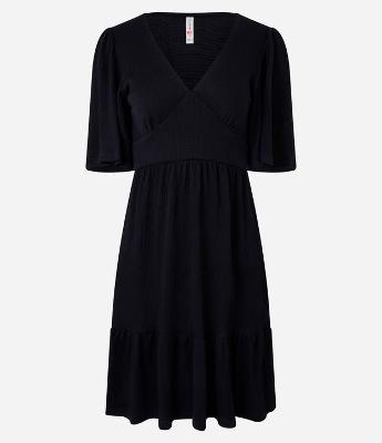 Vestido em Malha Texturizada com Manga Godê e Babado na Barra