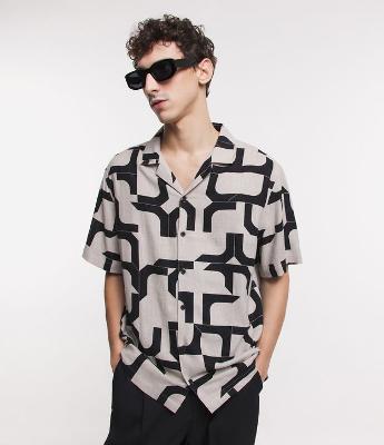 Camisa em Viscolinho com Estampado Geométrico