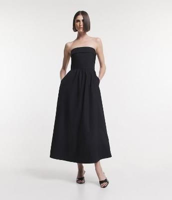 Vestido Longo Evasê Tomara Que Caia em Tricoline com Bolsos
