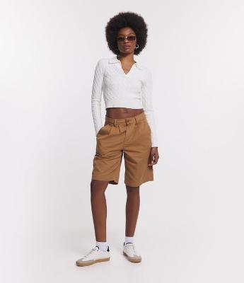 Bermuda Alfaiatada em Sarja com Pregas