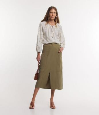 Saia Midi Reta em Viscose com Fenda Frontal e Bolsos Pespontados