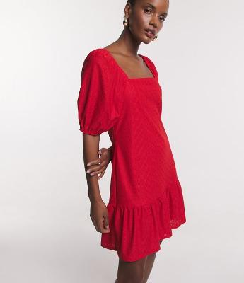 Vestido Curto em Laise com Manga Bufante e Babado na Barra