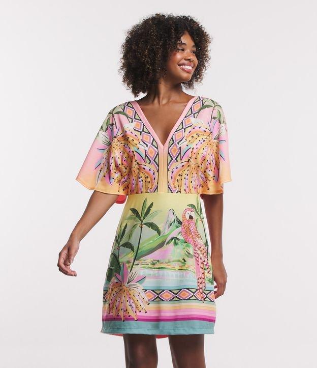 Vestido Curto em Viscose com Estampa Tropical e Mangas Amplas - 1