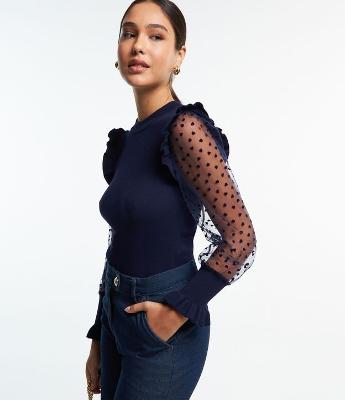 Blusa em Tricô com Babado na Cava e Punhos e Mangas Transparentes