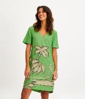 Vestido T-shirt em Viscolinho com Caimento Leve e Estampa Paisagem Tropical - 1
