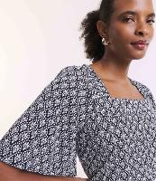 Blusa Manga Curta Ampla em Viscose com Estampa Geométrica - 1