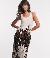 Vestido Midi em Malha Meia Malha com Estampa Folhagem Contrastante - 1