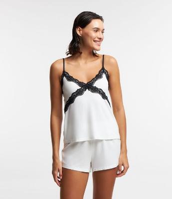 Pijama Short Doll de Alcinha com Detalhe de Renda Cruzada