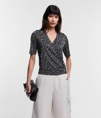 Blusa em Microfibra com Estampa Geométrica