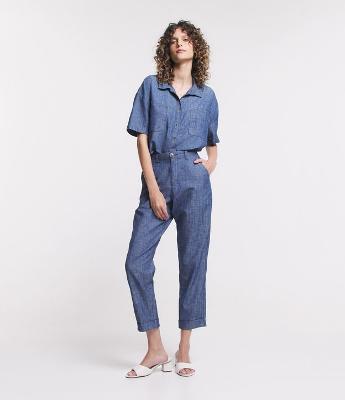 Calça Reta Alfaiatada em Jeans com Barra Dobrada