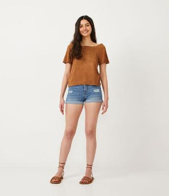 Short Hot Pants em Jeans com Rasgos e Puídos