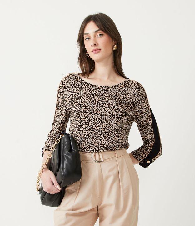 Blusa em Viscolycra com Estampa Animal Print e Recorte Vazado no Ombro - 1