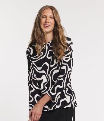 Blusa em Viscose com Manga 7/8 e Estampa Abstrata Contrastante