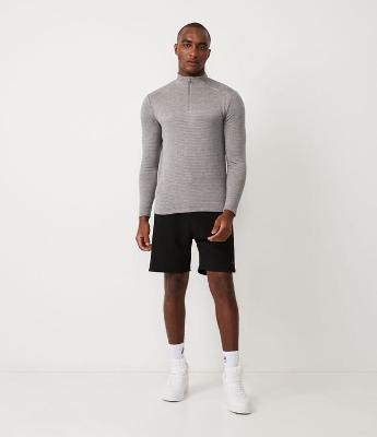 Bermuda Esportiva em Moletom Tecnológico com Cós Elástico e Zíper no Bolso