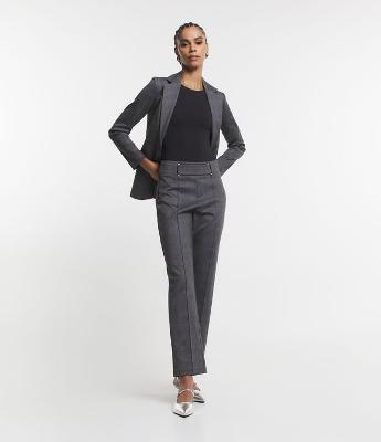 Calça Reta em Viscose com Estampa Xadrez e Cinto Embutido com Fivelas