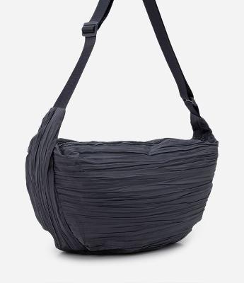 Bolsa Hobo Shoulder Média com Alça Transversal Regulável
