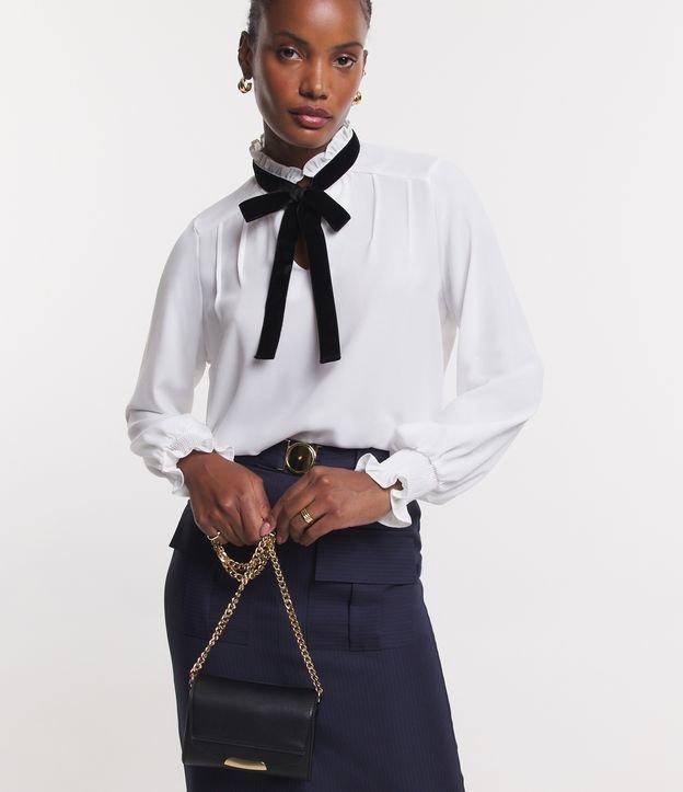Blusa em Crepe com Laço na Gola e Pregas nos Ombros - 1