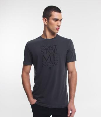 Camiseta Comfort em Algodão com Estampa Queen Don't Stop Me Now