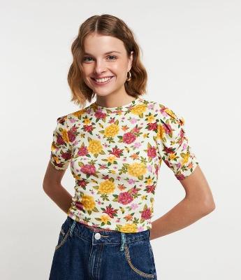 Blusa em Ribana Floral com Manga Curta Franzida