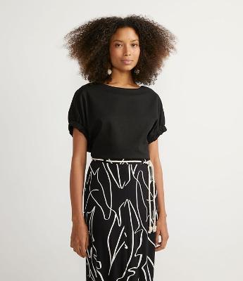 Blusa Manga Curta em Viscolinho com Botões Sem Estampa