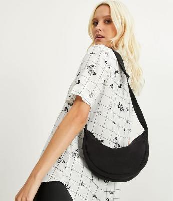 Bolsa Transversal Baguete com Alça Larga