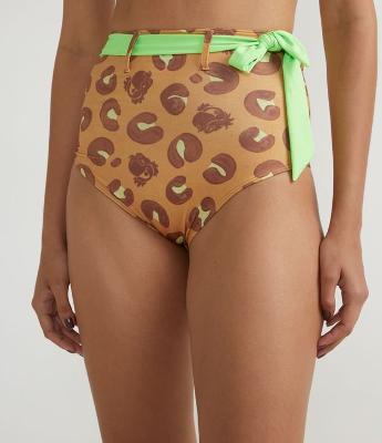 Short Hot Pants com Estampa Animal Print Zé Carioca e Cinto Faixa Contrastante