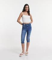 Calça Capri em Jeans com Botões no Cós e Puído na Perna - 1