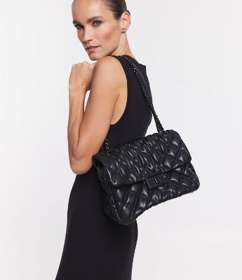 Bolsa Shoulder Grande com Textura Matelassê e Alça de Corrente