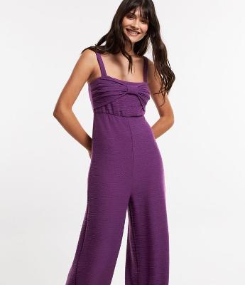 Macacão Pantalona Texturizado com Laço no Busto