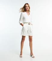 Short em Sarja com Pregas e Cinto de Fivela Redonda - 1