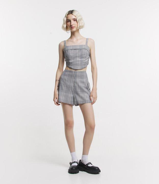 Short Alfaiataria Xadrez com Bolsos Cargo - 1