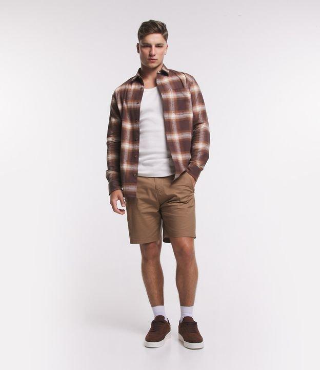 Bermuda com Cinto Embutido e Bolsos de Zíper - 1