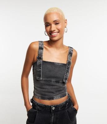 Blusa Cropped em Jeans com Alças de Fivelas