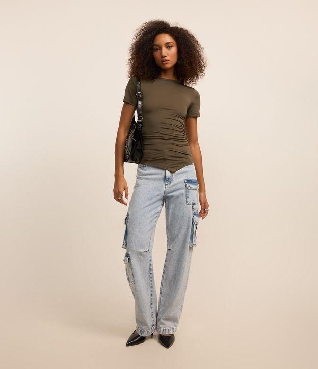 Calça Reta em Jeans com Bolsos Cargo e Meia Argola em Metal - 3
