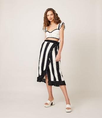 Saia Midi em Tricô com Listras e Pontos Crochetados