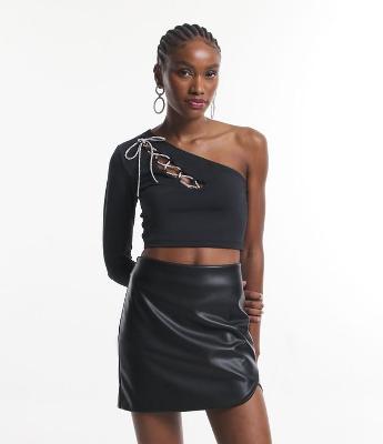 Blusinha Cropped Ombro Só com Corda de Strass Trançada